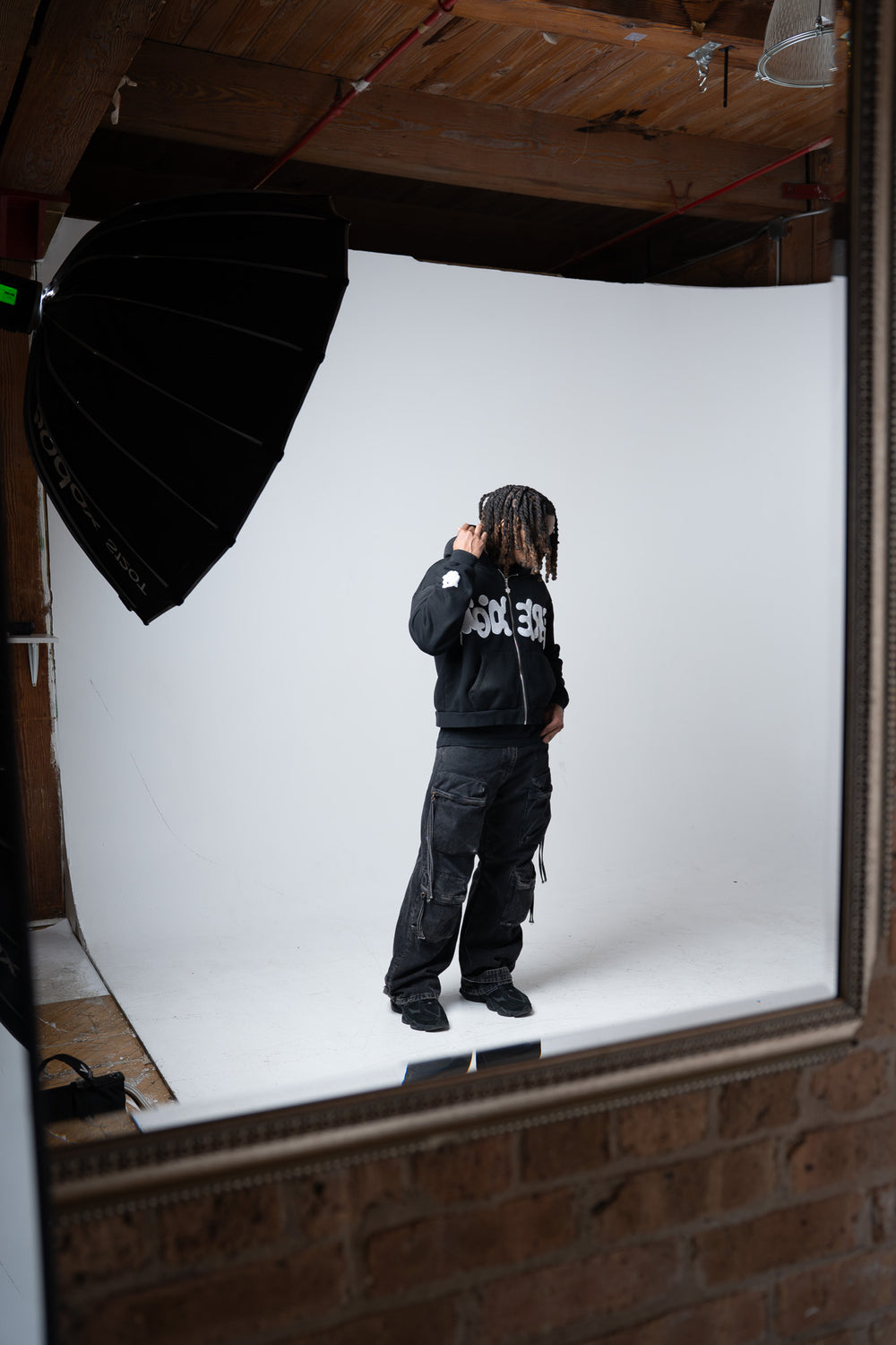 "FREDÖM" ZIP UP (BLACK)